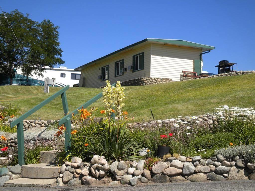 Pleasant View Motel Саммерлэнд Экстерьер фото